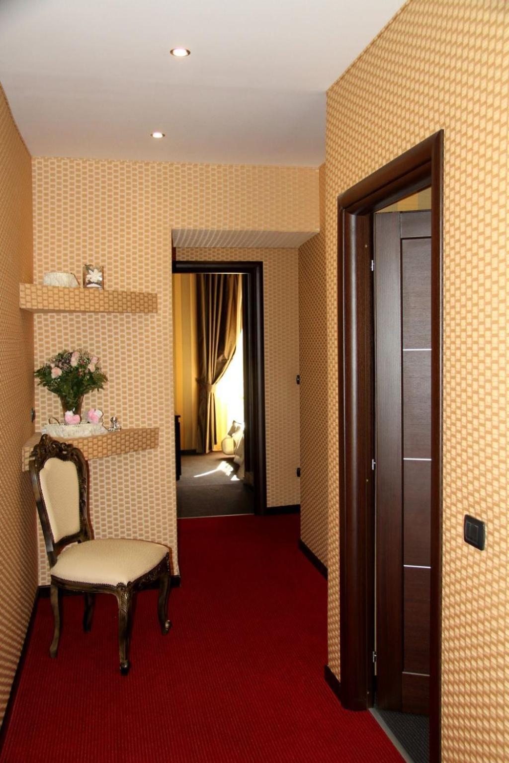 Domus Romantica Luaran gambar