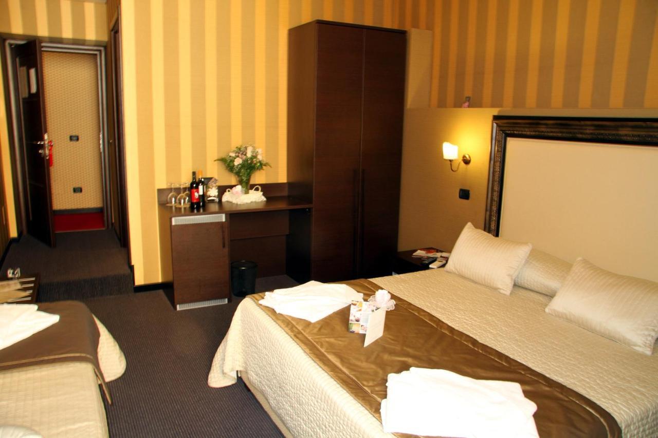 Domus Romantica Luaran gambar