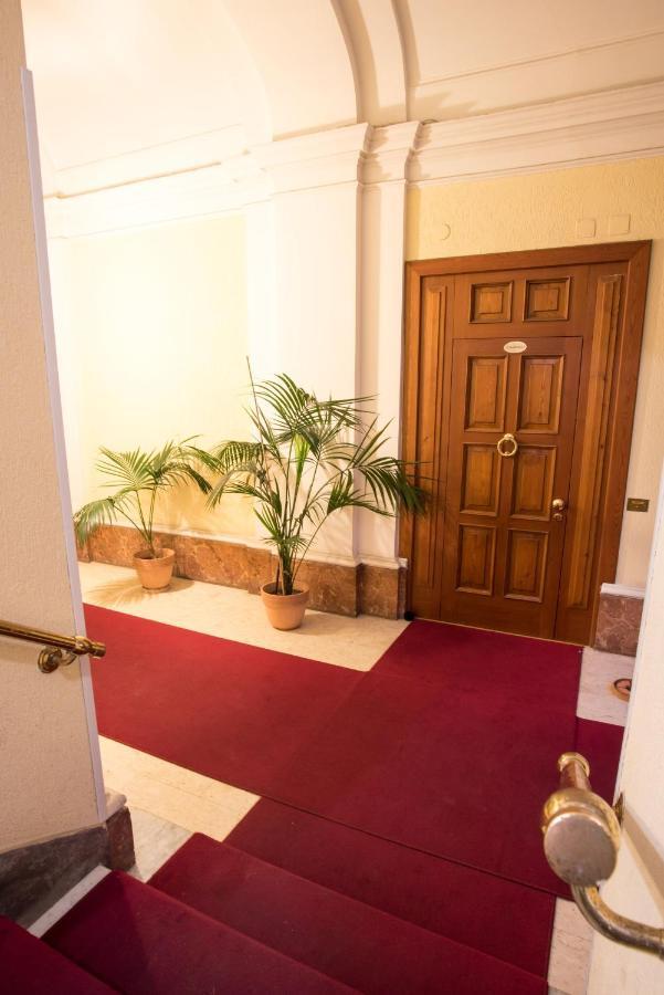 Domus Romantica Luaran gambar